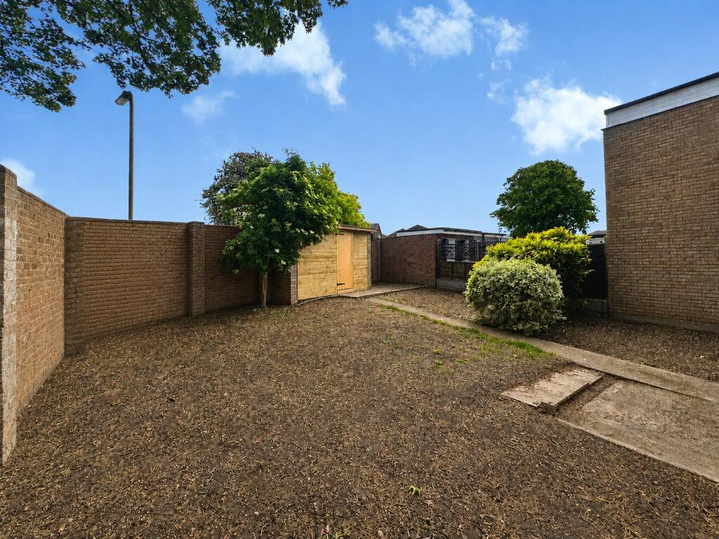 House in Rushmoor, Totland, Farnborough - View 4