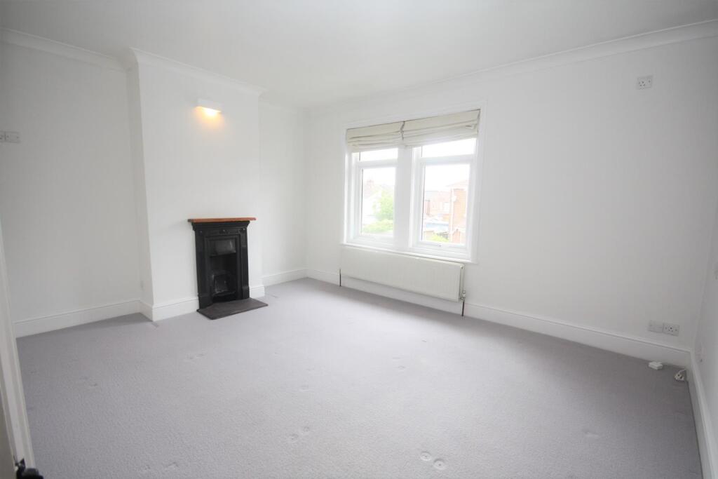 House in Southampton - More