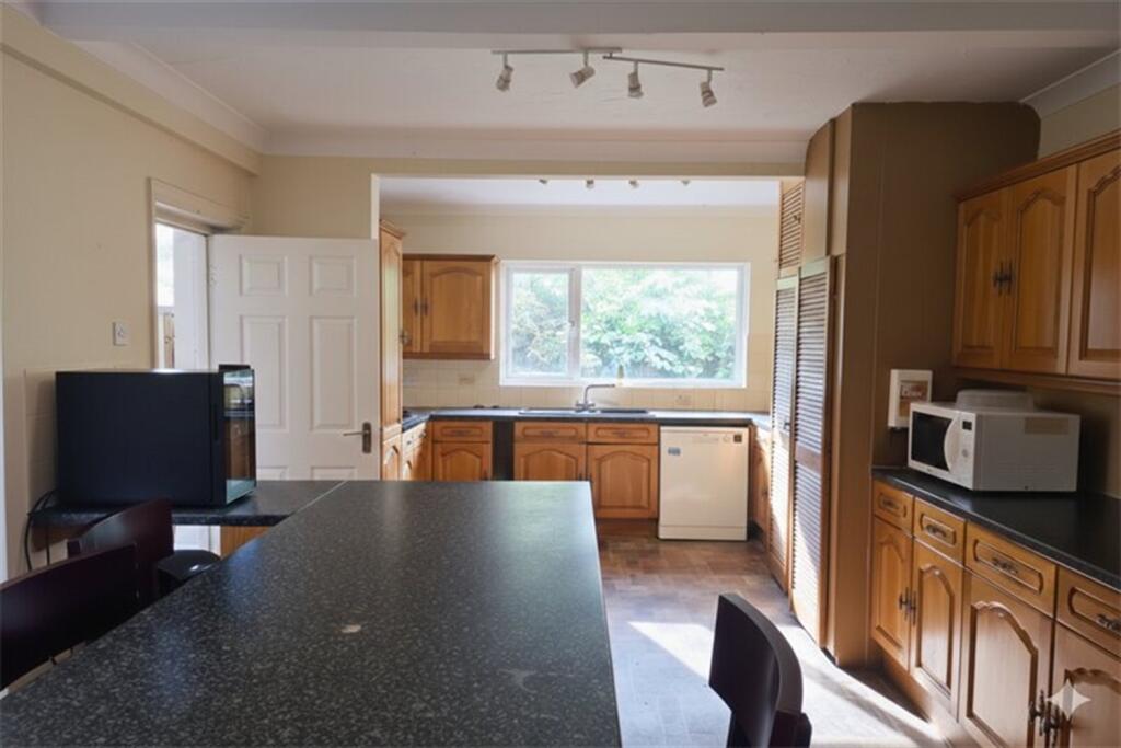 Curzon Road, Springbourne, Bournemouth, BH1 - View 3