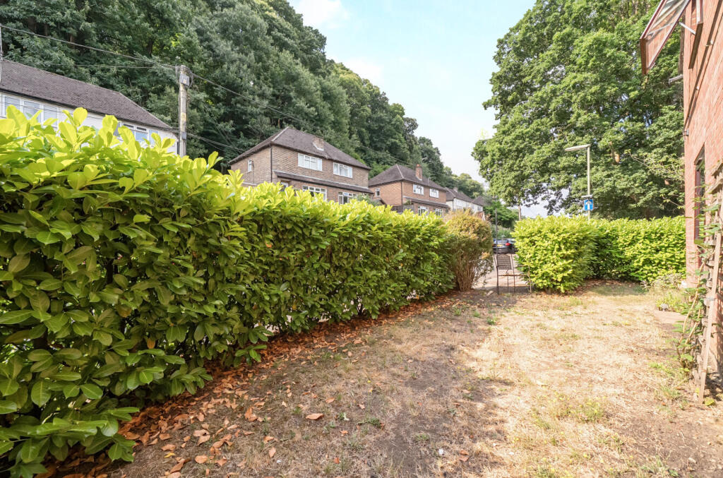 Catteshall Lane, Godalming, Surrey, GU7 photo 4