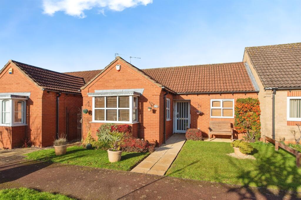 2-bed semi-detached on Bishops Court, Sleaford, £160,000