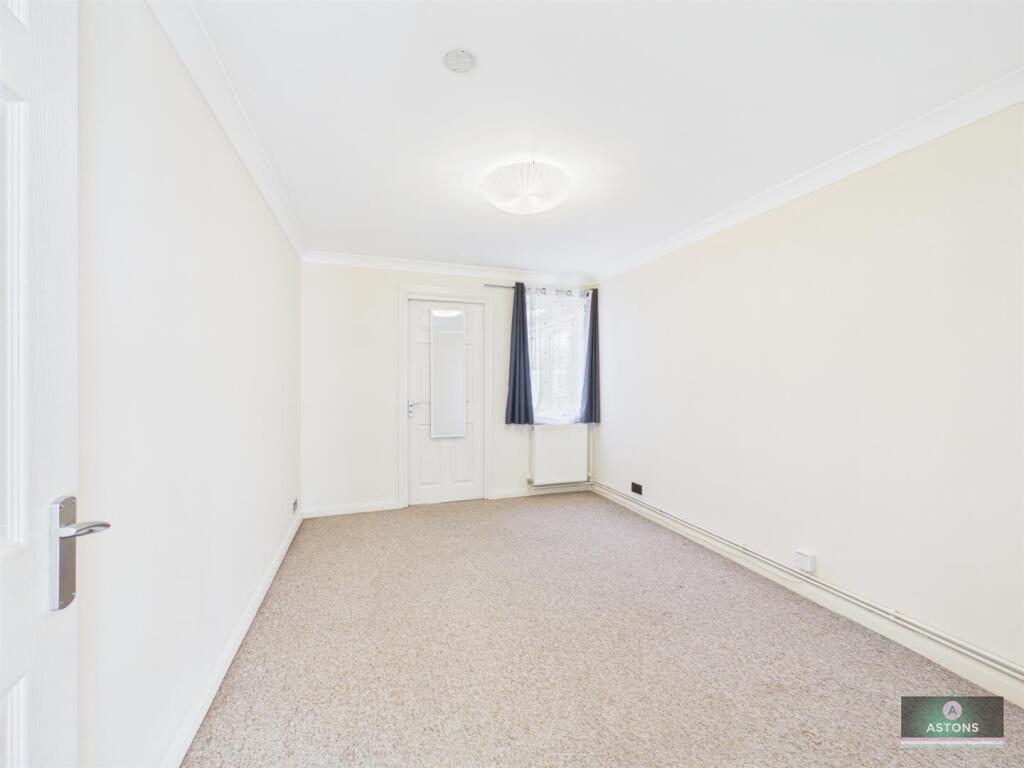 House in Crawley, Langley Green - View 5