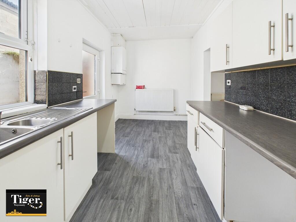 House in Preston, St. Matthew's, Fishwick - View 4
