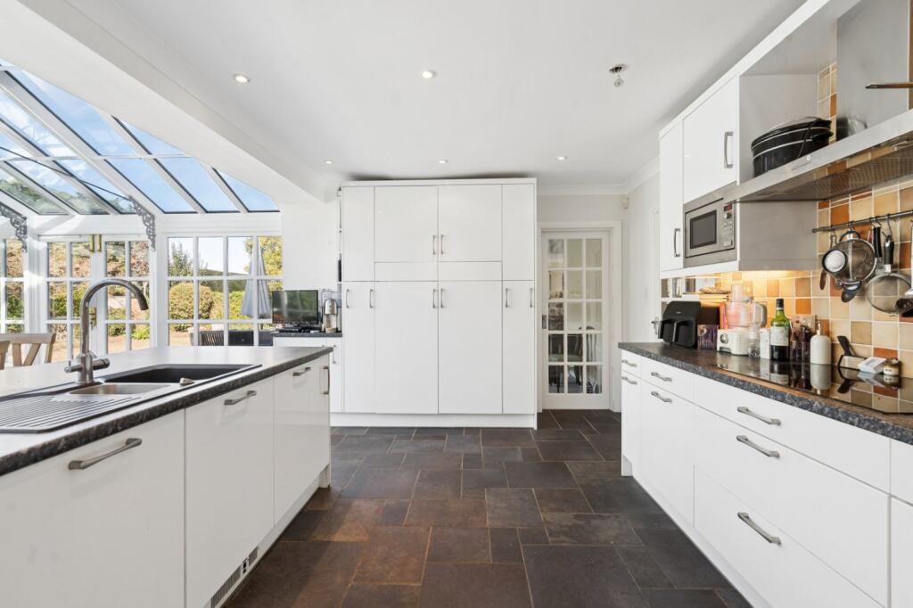 House in Wargrave, Wokingham - More