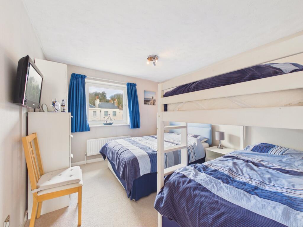 Apartment in Folkestone, Golden Valley, Sandgate - More
