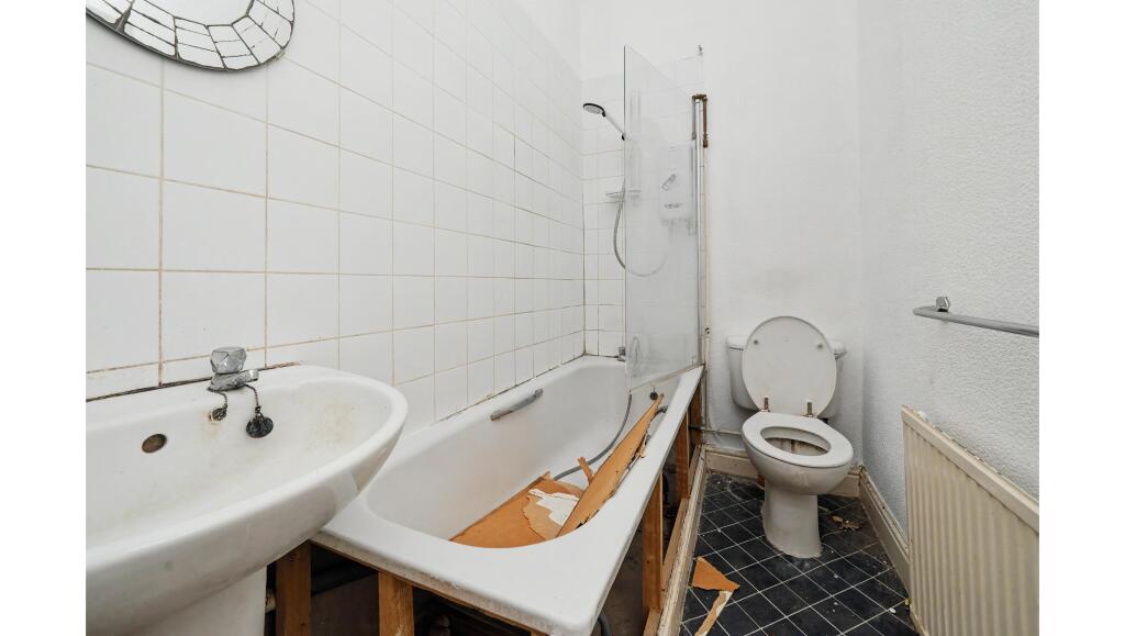 Apartment in Hove, Brunswick - View 4