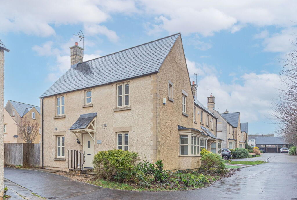 3-bed terraced on Cornwall Close, Tetbury, £425,000