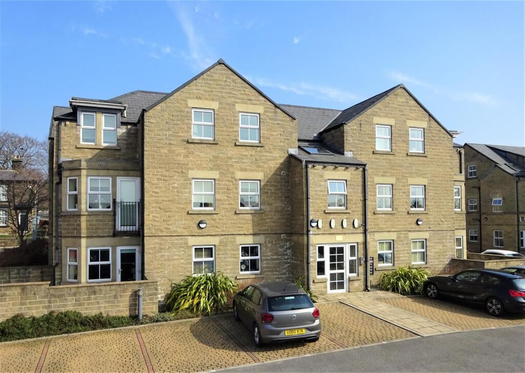 Main image of property: Manor Fold, Horsforth, Leeds, West Yorkshire, LS18