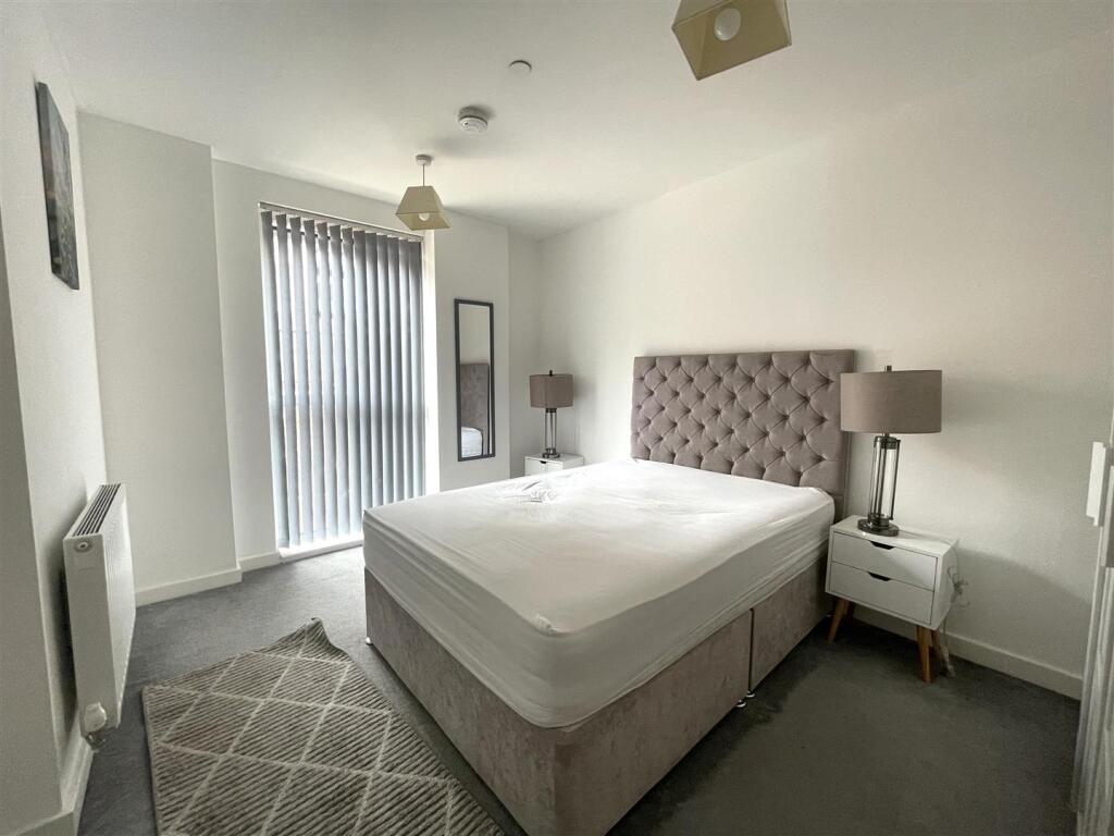Apartment in Southall - View 3
