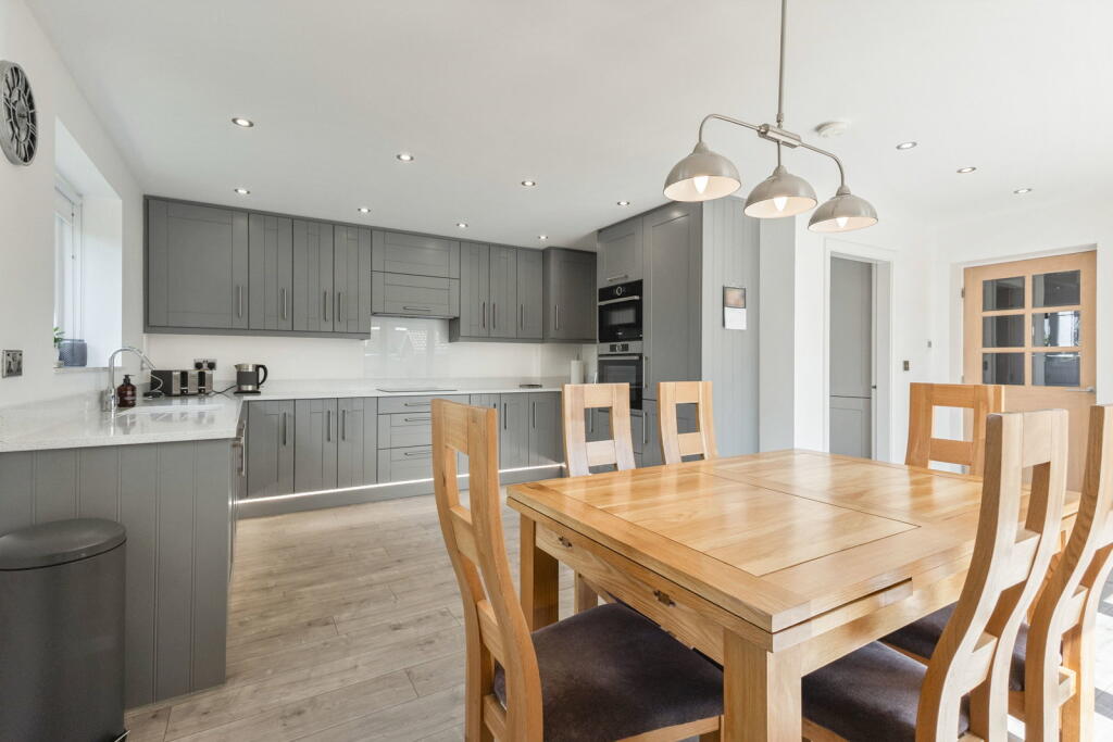 House in Wakefield - View 5
