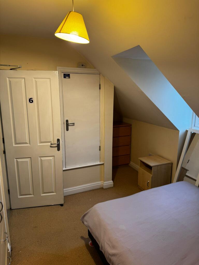 1 bedroom house share for rent