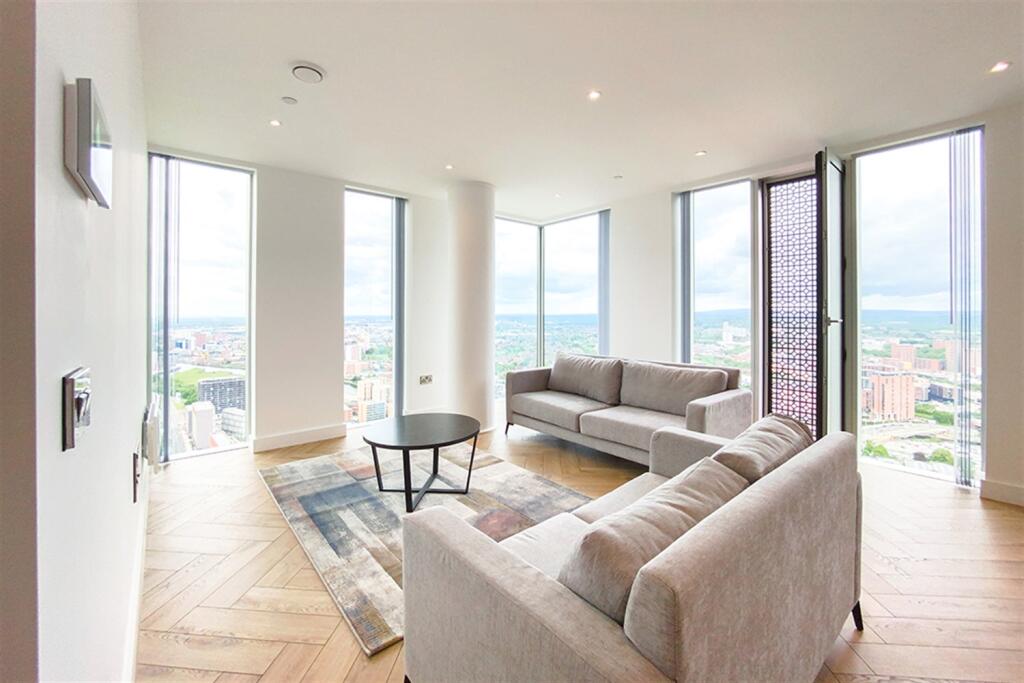 Main image of property: Elizabeth Tower, Crown Street, M15