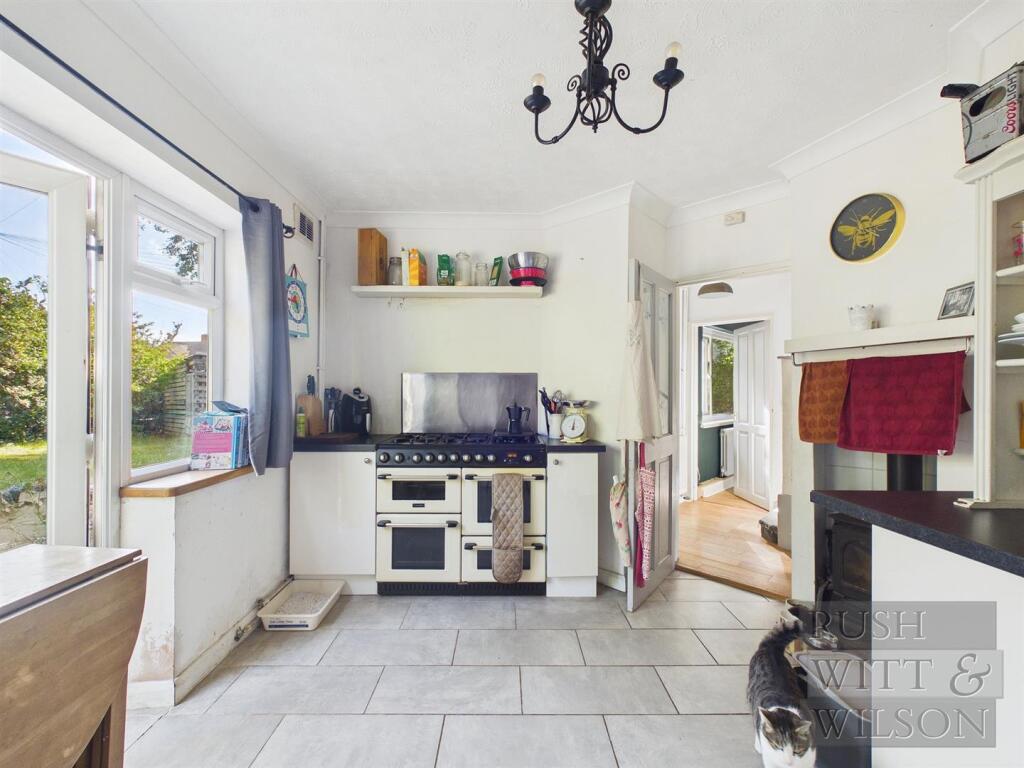 House in Hastings, Bachelor's Bump, Ore - More