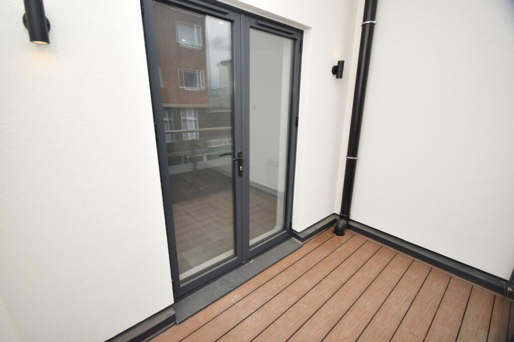 Apartment in Hatfield, Roe Green - View 5