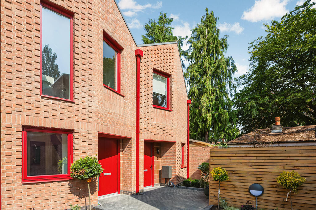 Main image of property: Oak Mews, Fortis Green, London N2