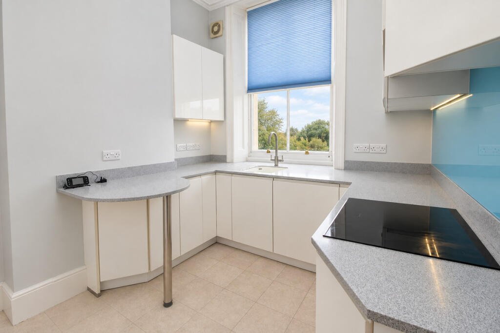 Adelaide Crescent, Hove photo 4