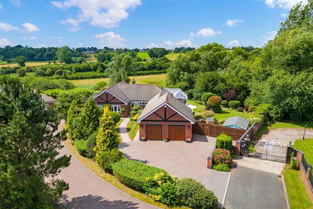 3-bed detached on Martins Fields, Little Leigh, Northwich, £825,000