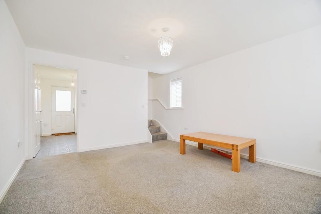 Queensbury Grove, Middlesbrough, North Yorkshire, TS5 photo 3