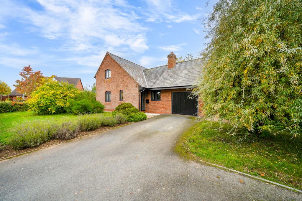 4 bed detached - Bury Court Park, Wigmore, HR6