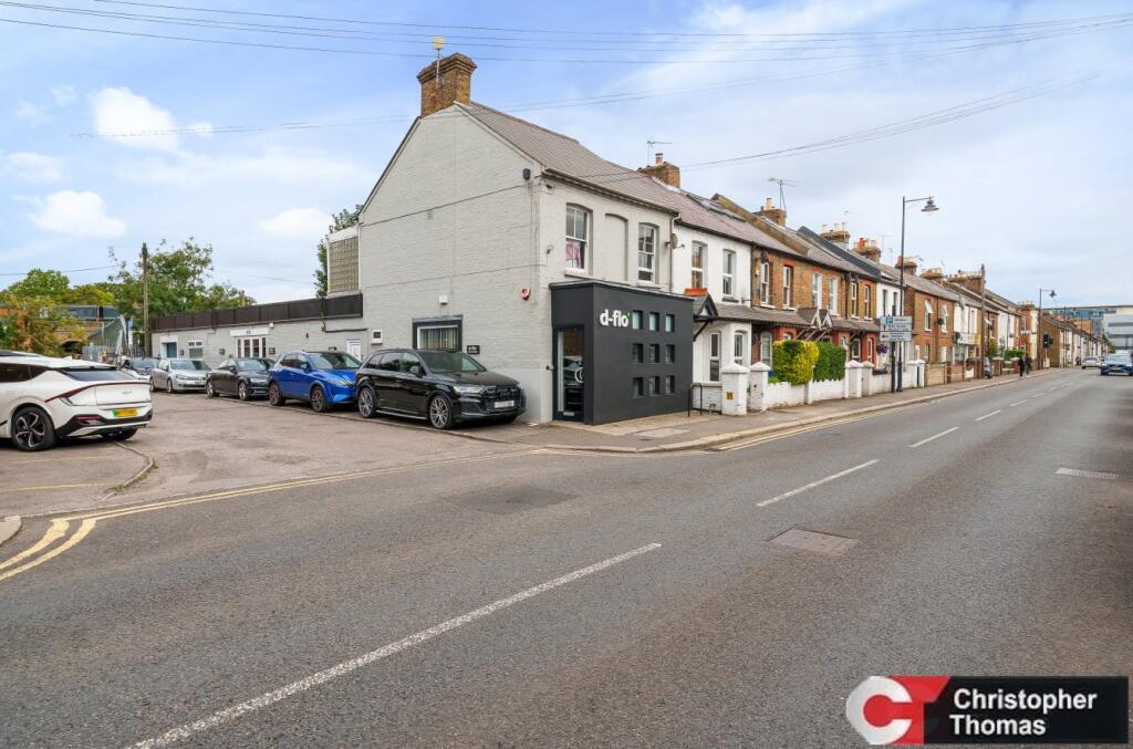 Main image of property: 119 Arthur Road, Windsor, SL4 1RU