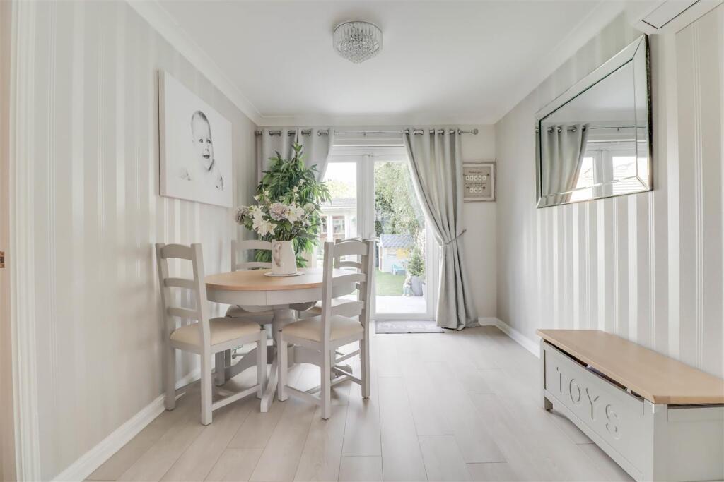 House in Basildon, Wickford - View 5