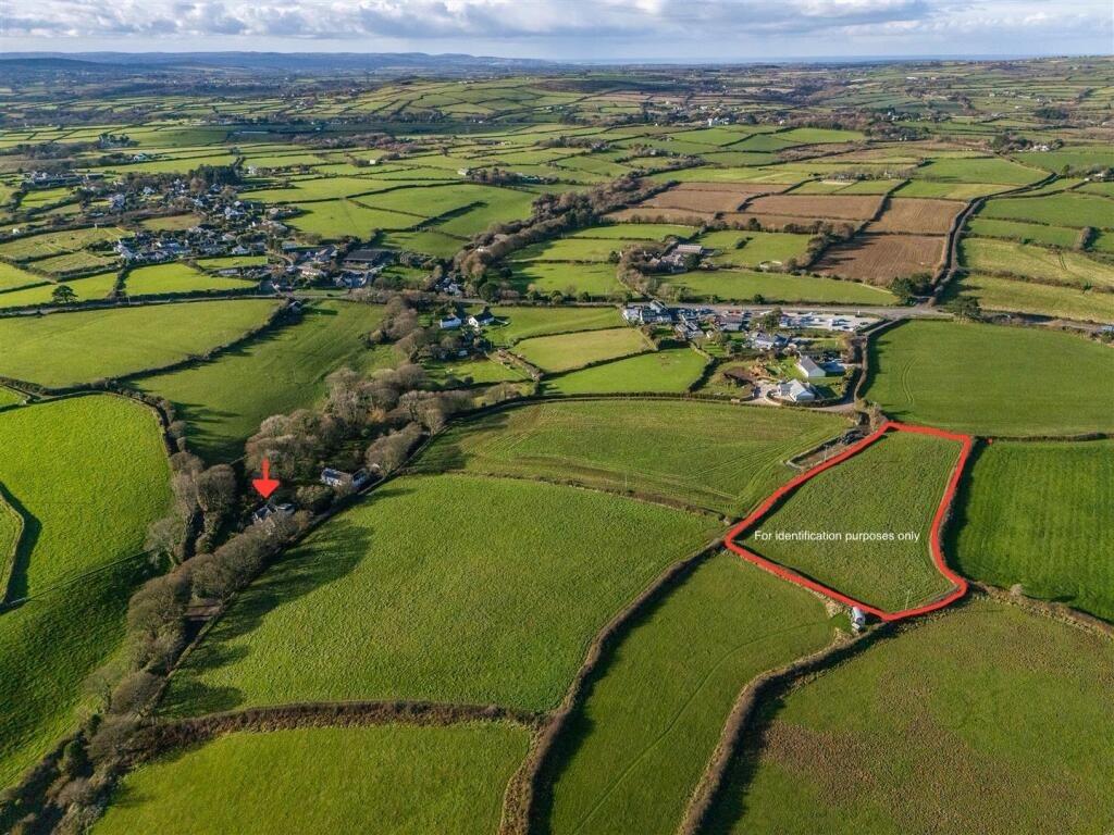 4-bed detached on Wendron Nr Helston, Home with approximately 1.75 acres, £855,000