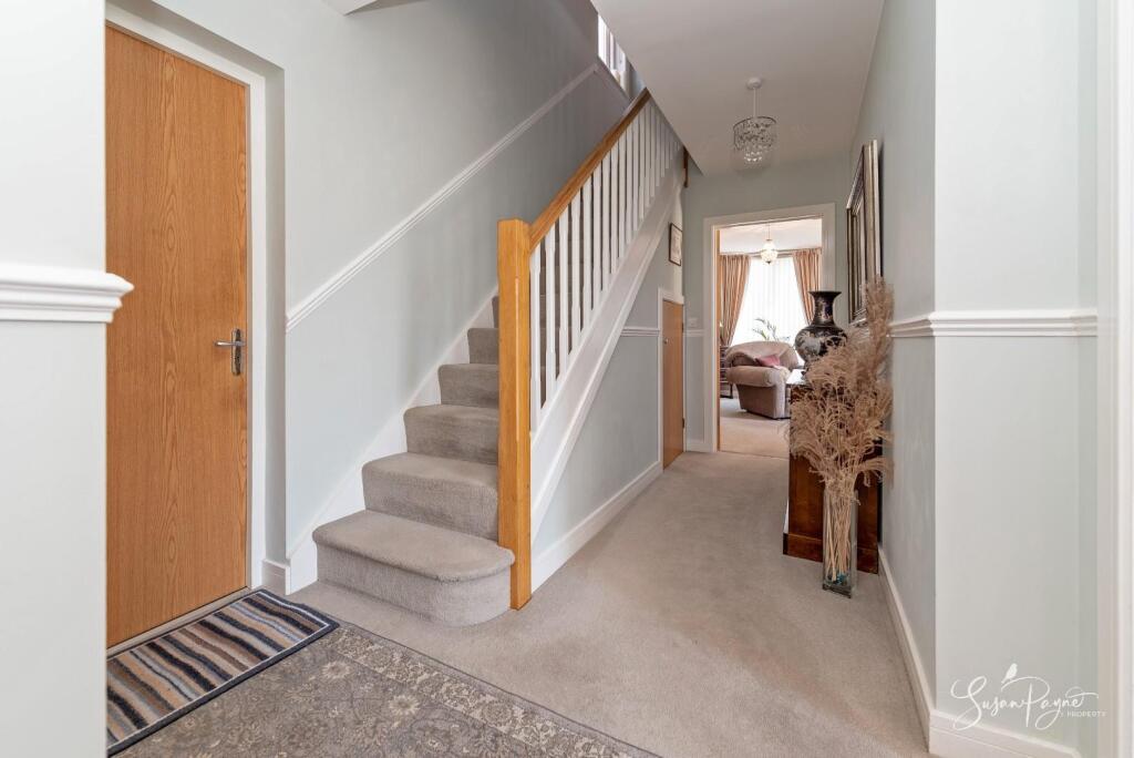 Keats Vale, Gatcombe Manor - View 5