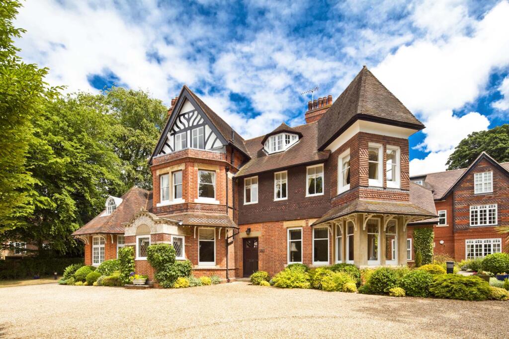 Main image of property: 12 Court Gardens, Goring on Thames