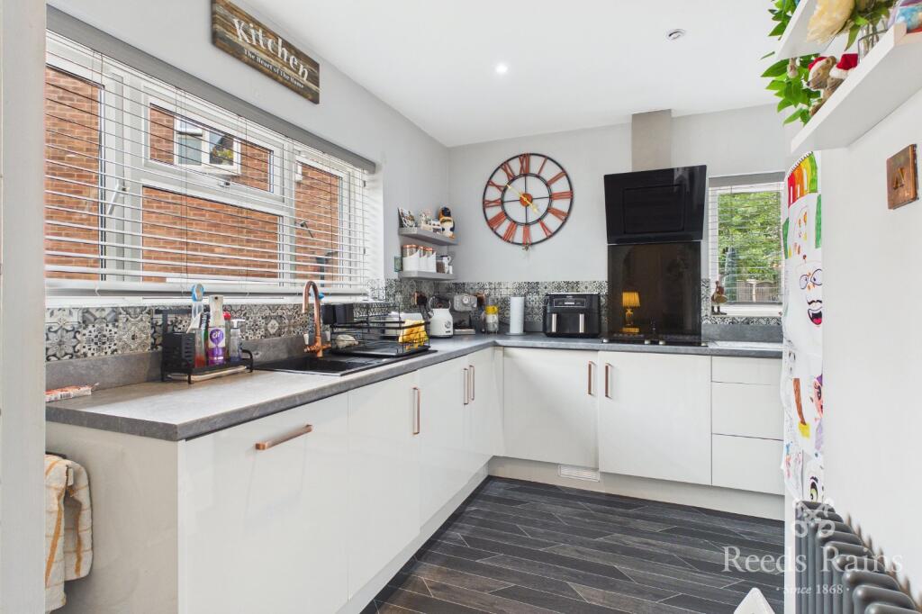 Dodworth Drive, Wakefield, West Yorkshire, WF2 - View 4