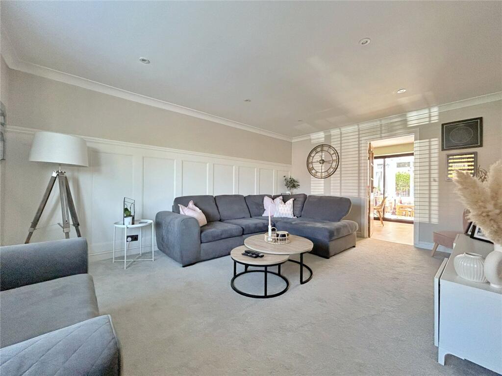 Clive Road, Highcliffe, Christchurch, Dorset, BH23 photo 4
