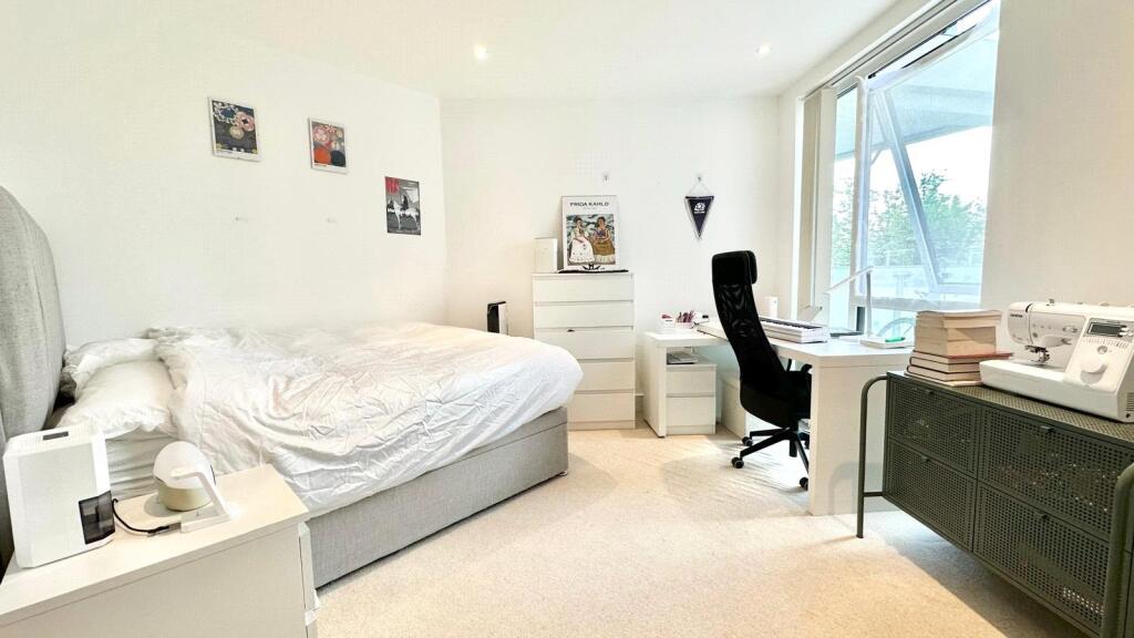 Apartment in London - More