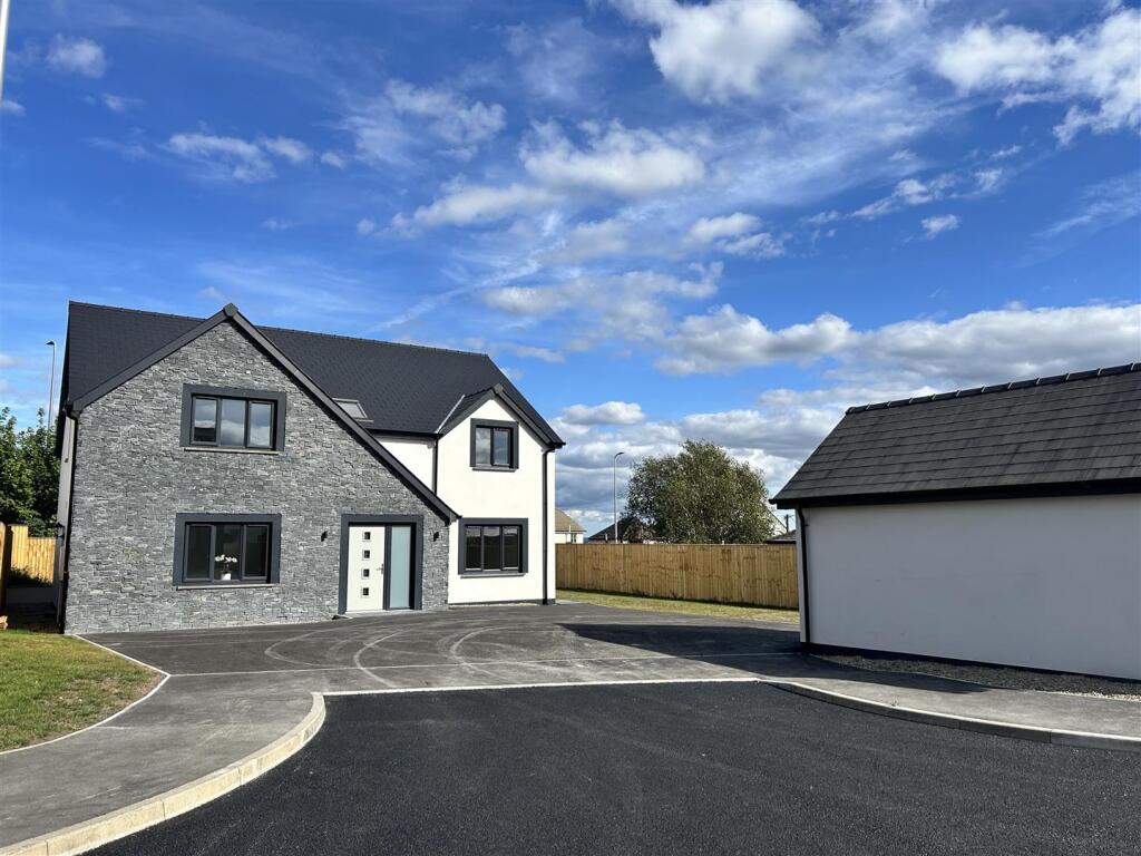Main image of property: Llys Llewelyn, Peniel, Carmarthen