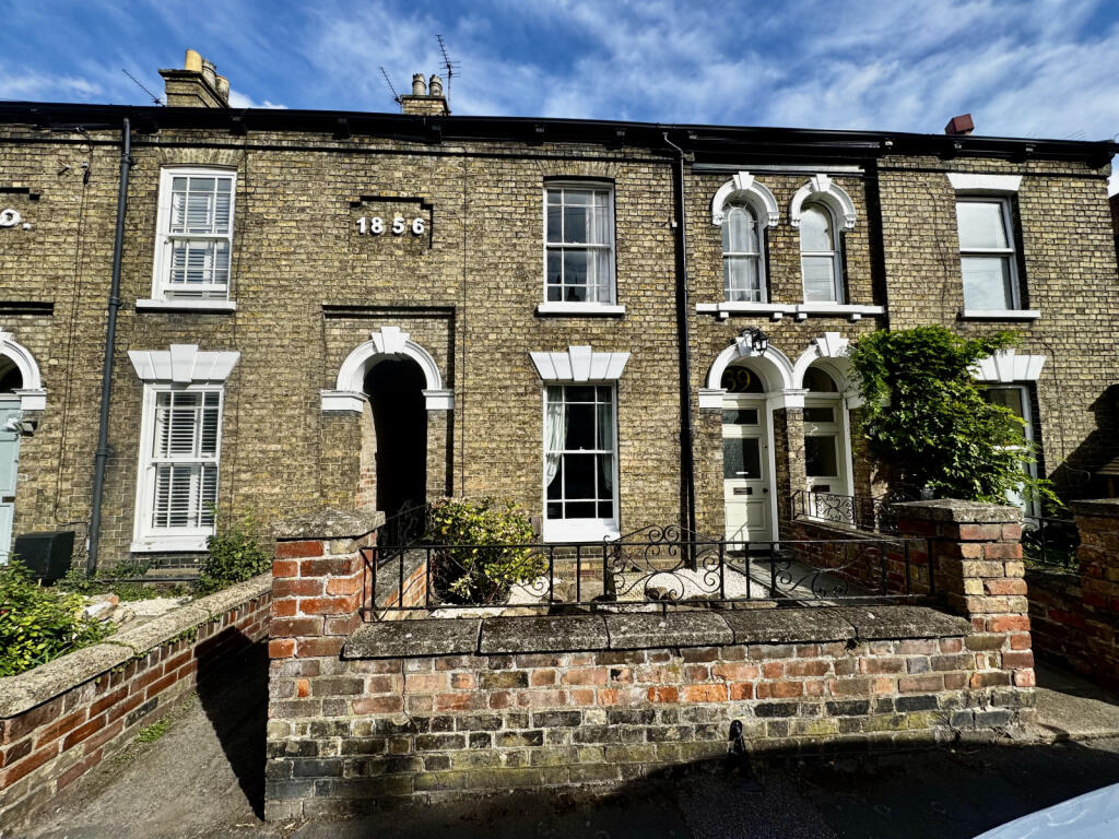 Main image of property: 39 Lee Street, Louth, Lincolnshire, LN11 9HJ