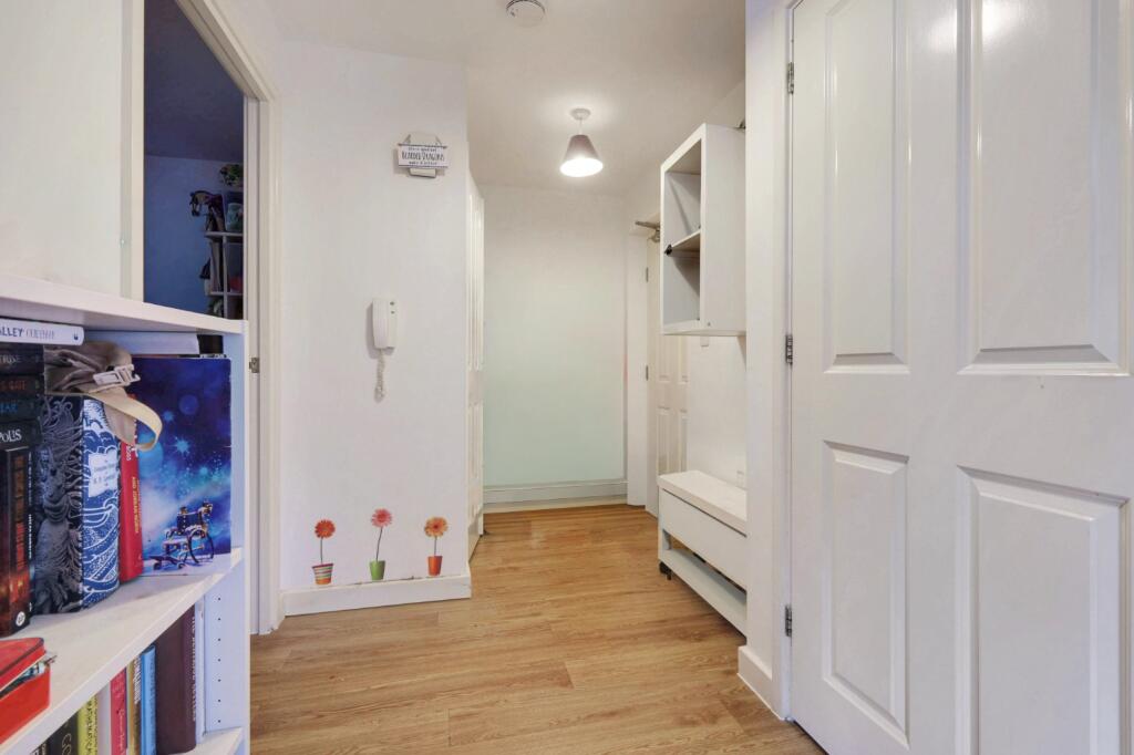 Campbell Court, Basildon, Essex, SS15 photo 4