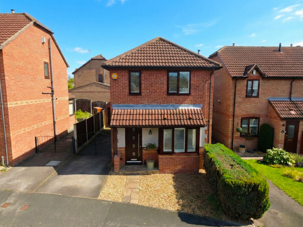 3-bed detached on 14 North End Drive, Harlington, Doncaster, £200,000