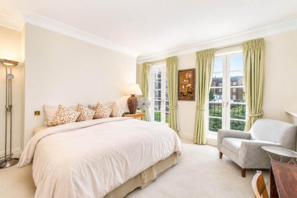 House in London, Royal Borough of Kensington and Chelsea - View 4