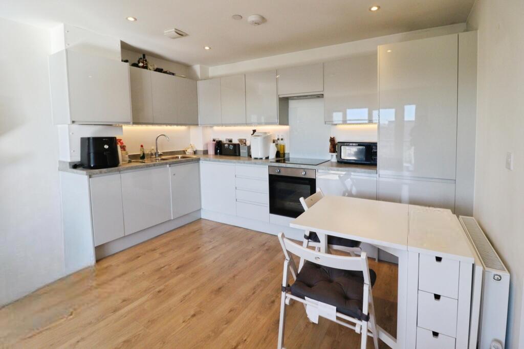 Goldington Crescent, Billericay, CM12 photo 3