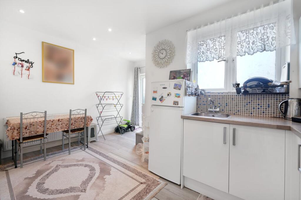 Flat 1 15  15a Empire Parade Great Cambridge Roa