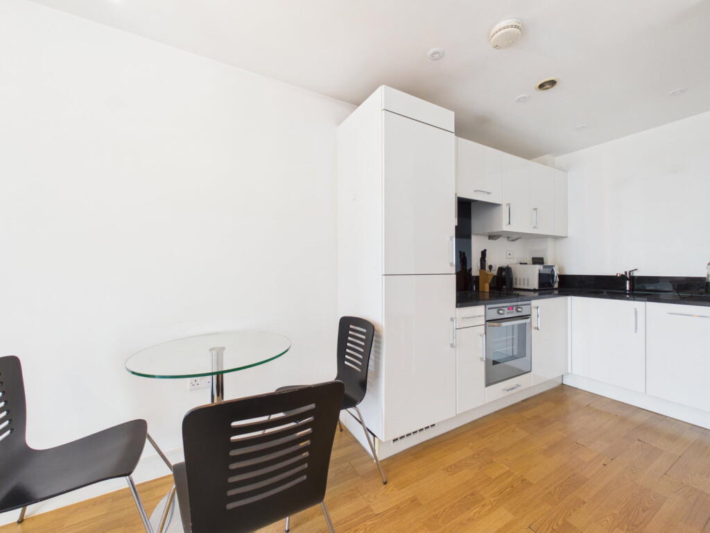 Apartment in Rochester - More