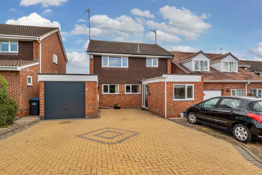 Main image of property: Bow Fell, Rugby, CV21