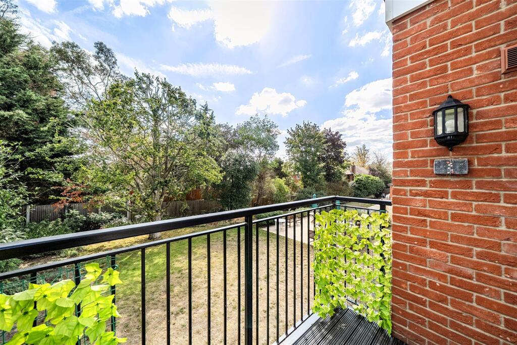 Apartment in Chelmsford - View 4