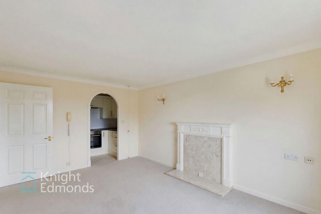 Apartment in Maidstone, Kent - View 2