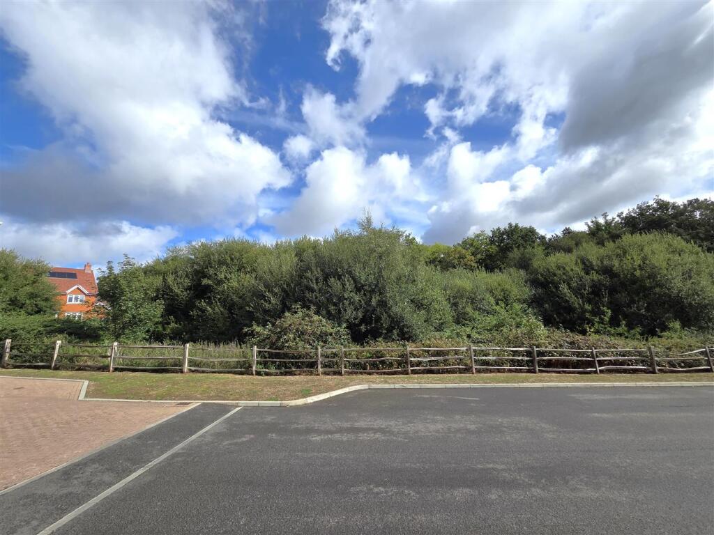 Cleverley Rise, Bursledon, Southampton photo 2