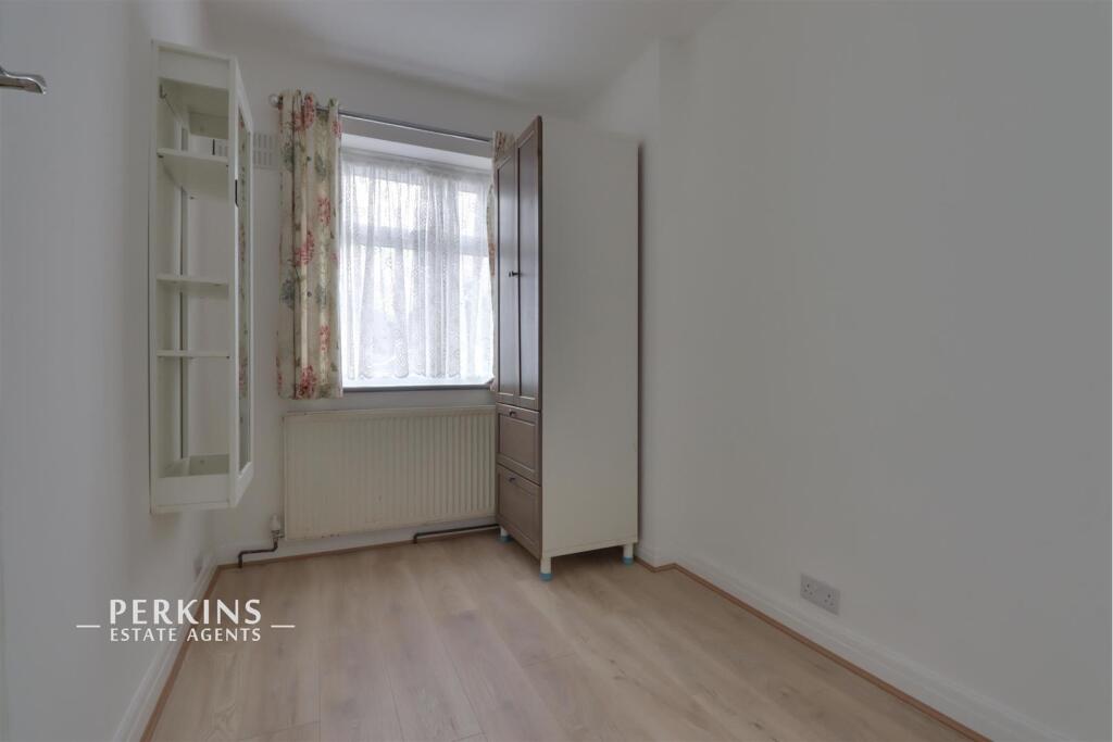 Apartment in Southall - View 4