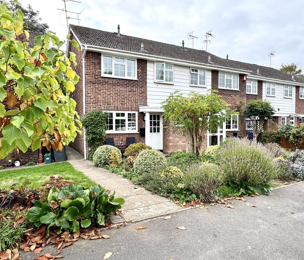 3-bed terraced on Harebell Close, Hartley Wintney, £399,950