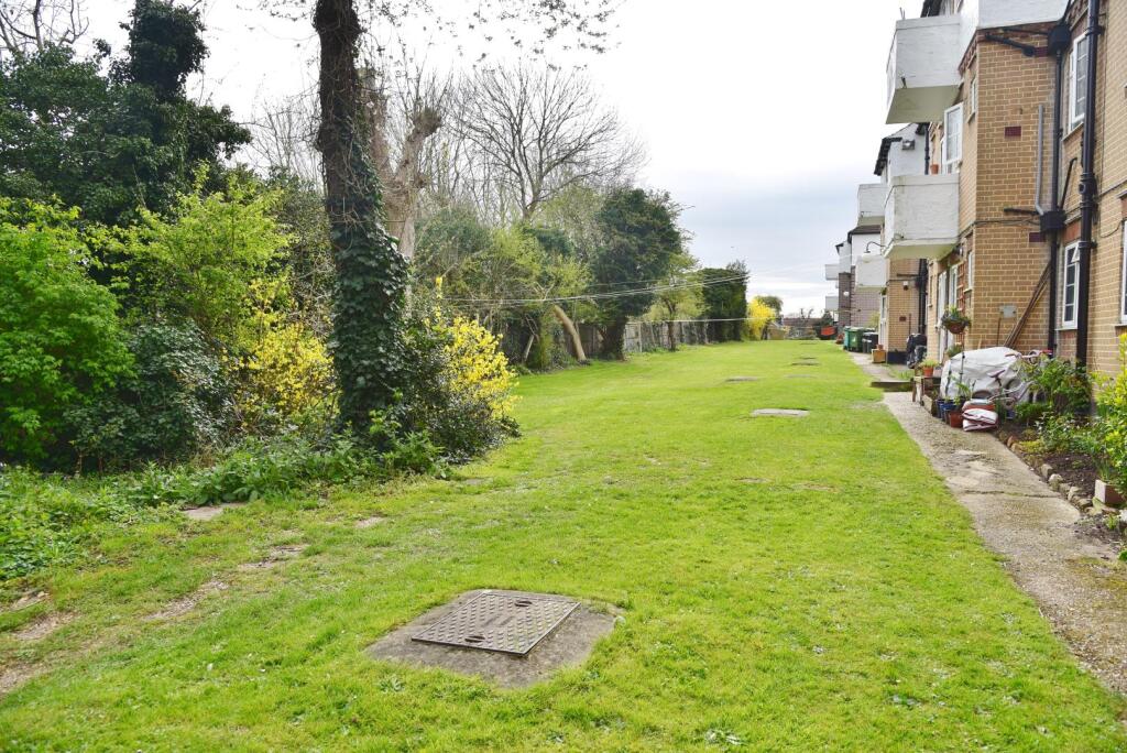 Apartment in Twickenham - View 4