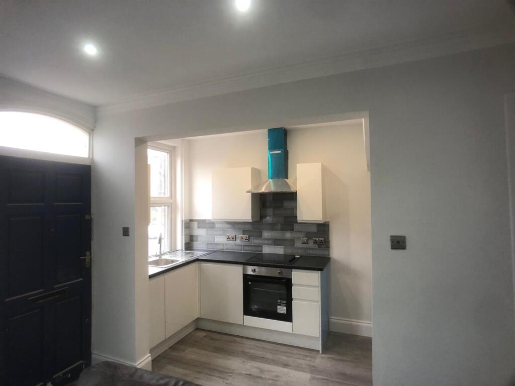 House in Leeds, Headingley Hill, Headingley - View 3
