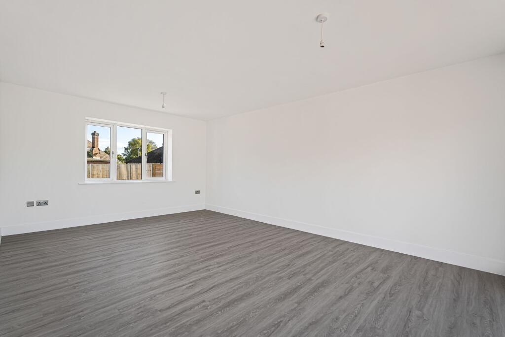 House in Luton - View 5