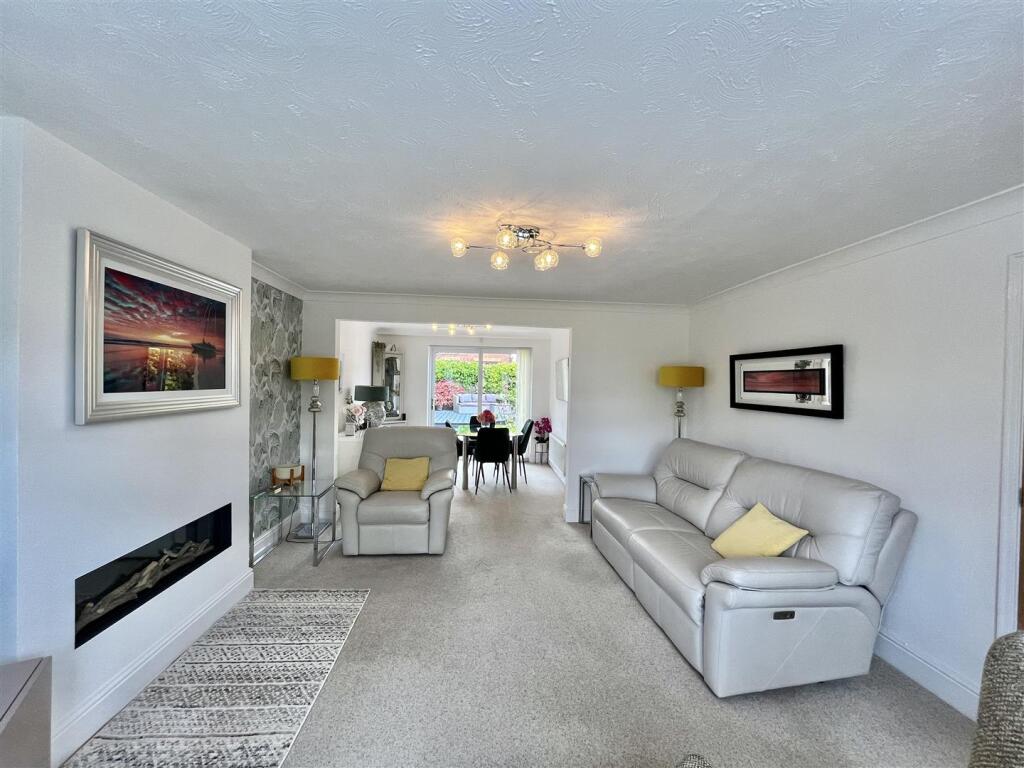 Mallard Close, Dukinfield photo 5