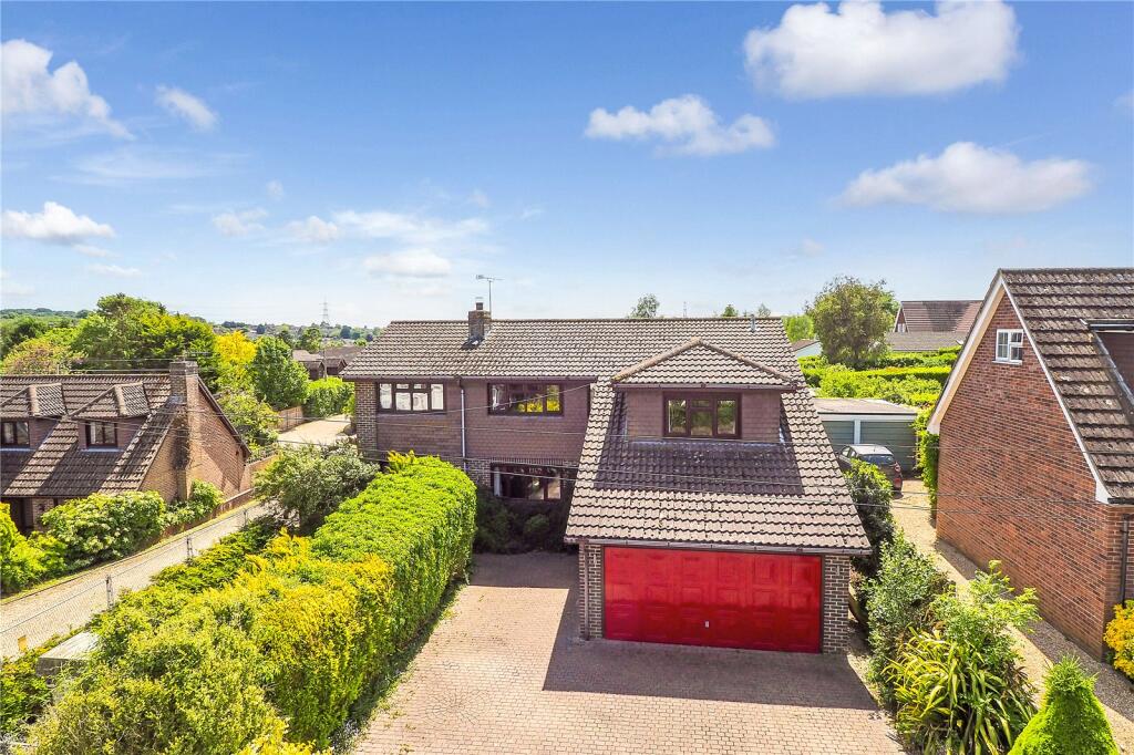 5-bed detached on Hazel Grove, Clanfield, Waterlooville, Hampshire, £650,000